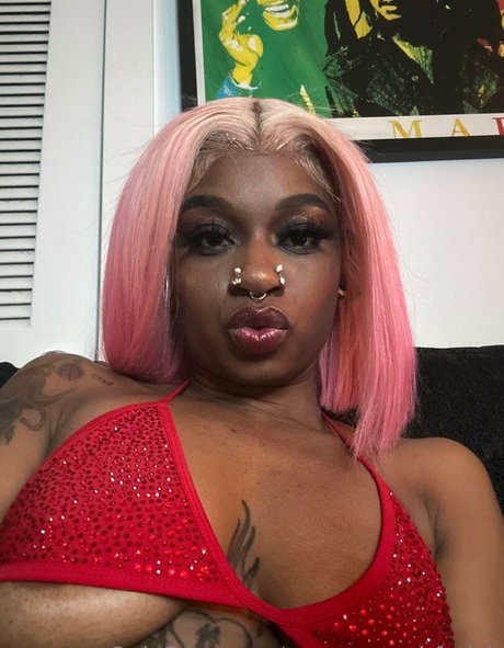 yungyannahfetish hot star photo