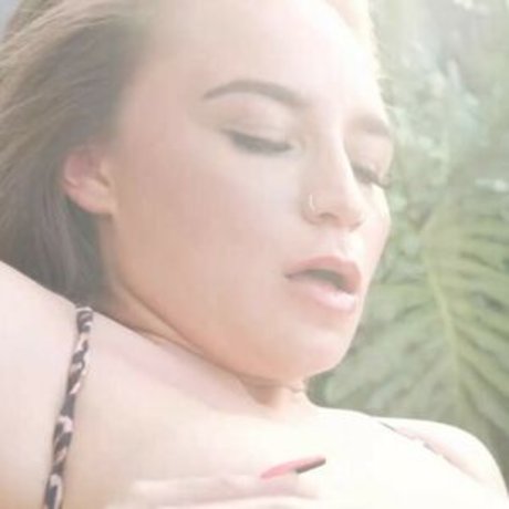 Natalie Brooke model perfect pic