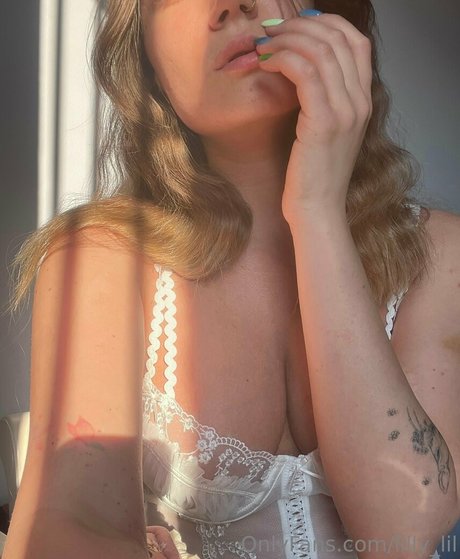 lilly lil model high quality img