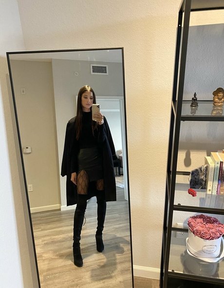 ScarlettSantt model naked picture