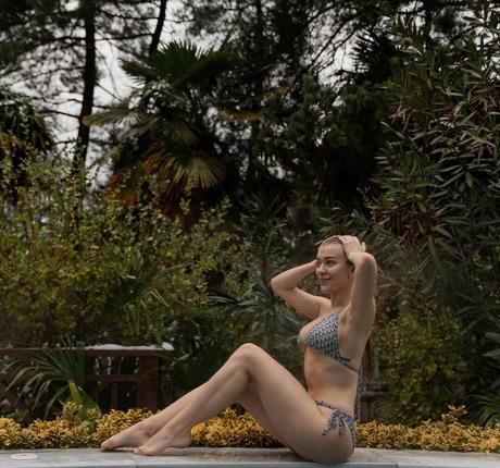 Molly Marsh model top photo