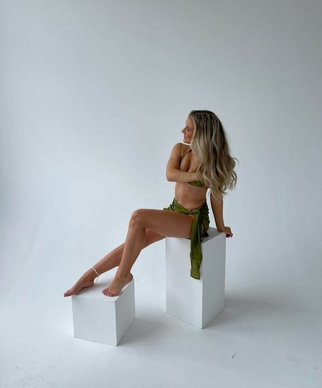 Molly Marsh perfect model images