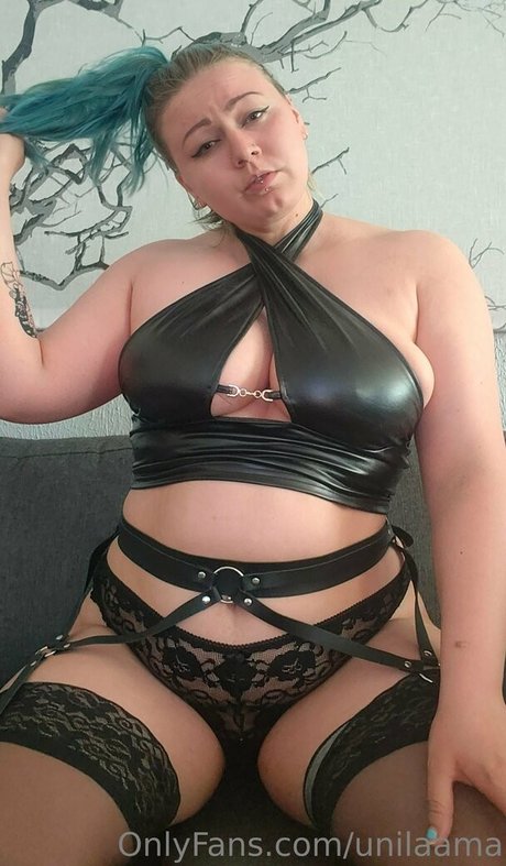 unilaama model beautiful archive