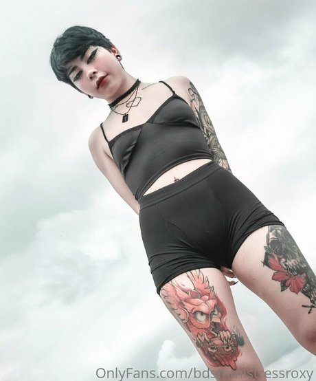 bdsmmistressroxy model beautiful archive