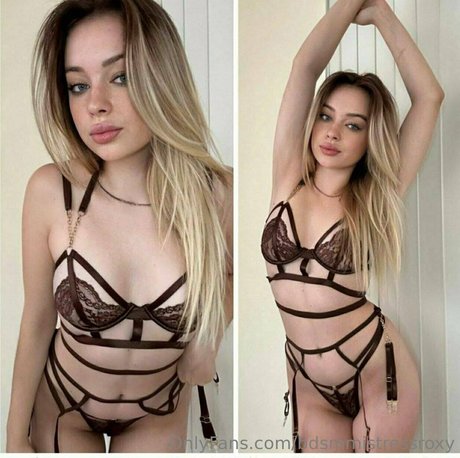 bdsmmistressroxy nude model images