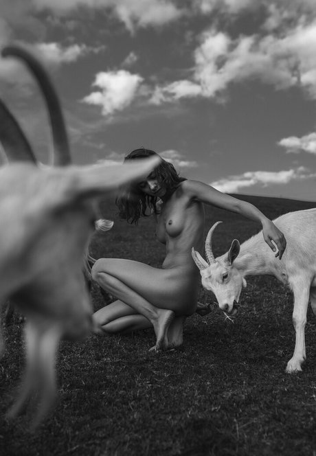 Julia Slip star exclusive pictures