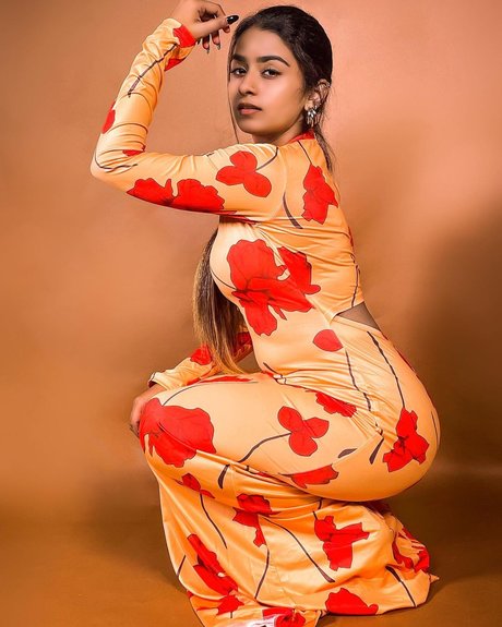 Suhana Khan perfect actress photo