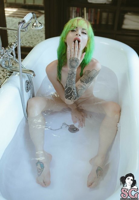 Kuroha nice pornstar pic