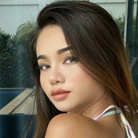 maya x kawaii adult model picture