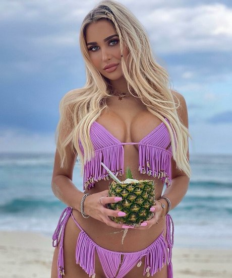 Nikita Sullivan beautiful star pics