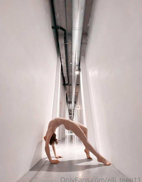 pretty elli free star photos