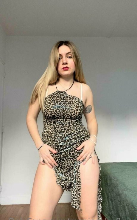 your paradisse exclusive model photo