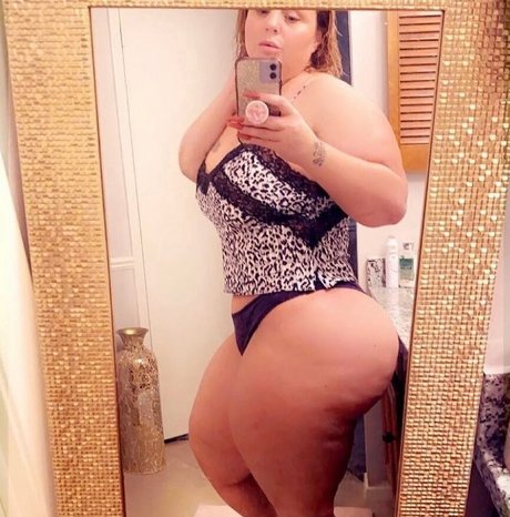 thickvanillabunny2 model nude image