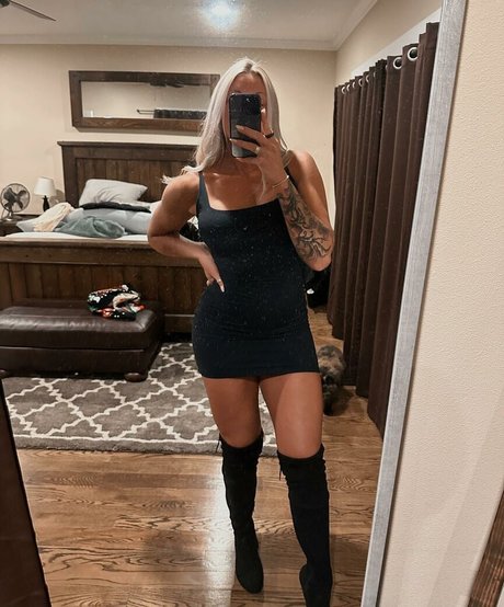 Jordan Elizabeth erotic actress pic