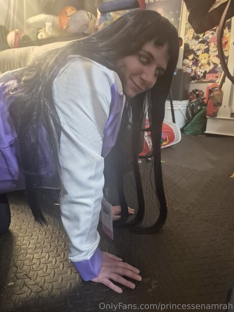 Princesse Namrah model adult pic