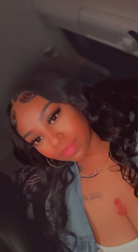 Lovebugg_ nudes star picture