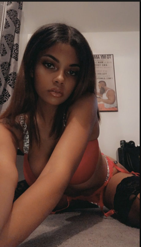 Daisie exclusive model picture