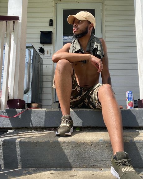 Savaj nude star image