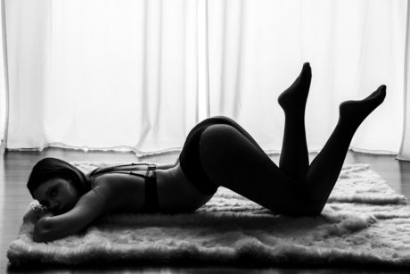 Pretty peach_ model erotic photo