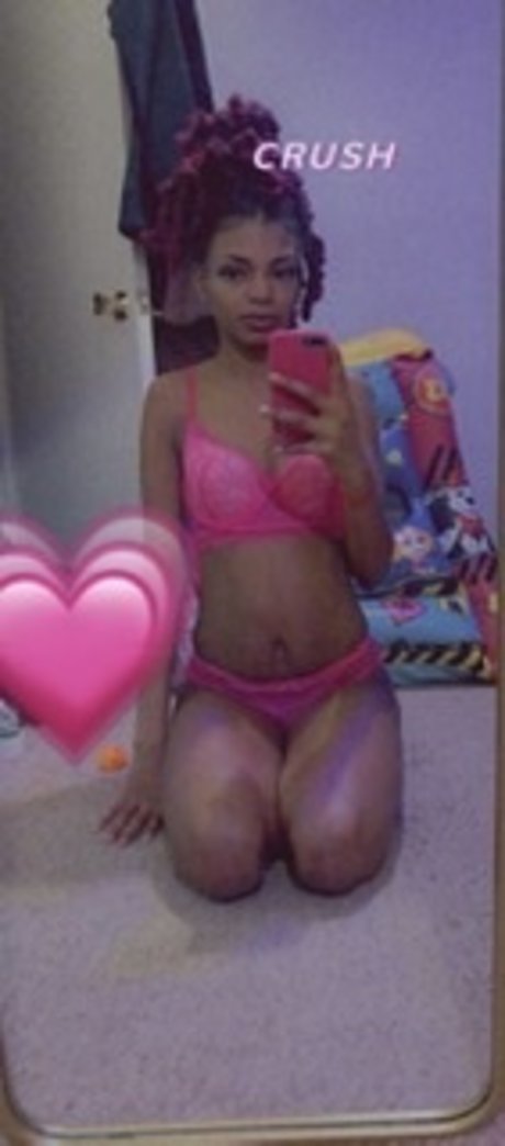 Kiarra erotic model photo