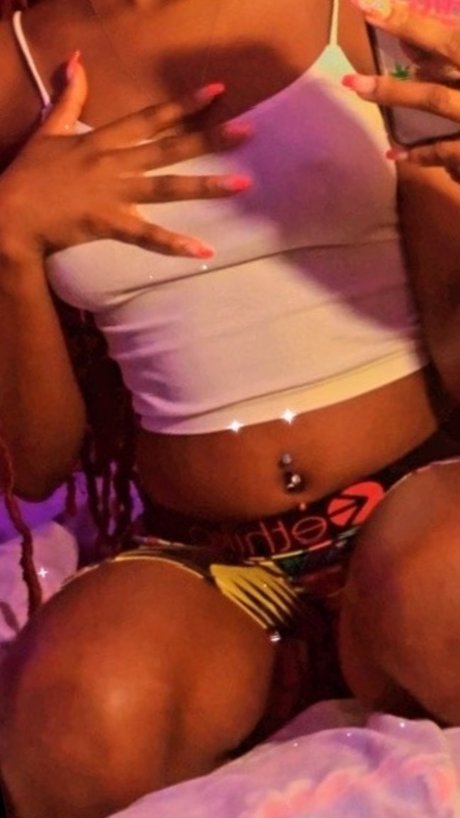 Luh Strawberry xxx pornstar pic