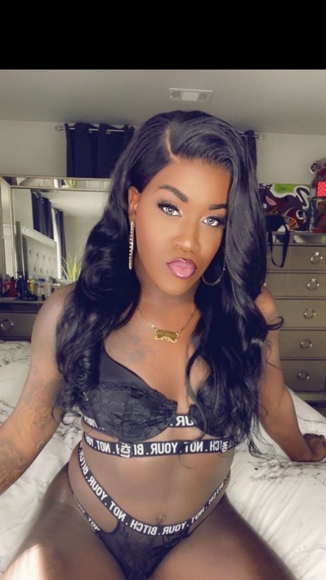 Shemale Chocolate erotic actress image