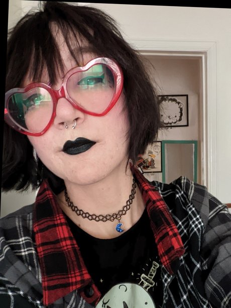 Schroedinbugg naked actress pics