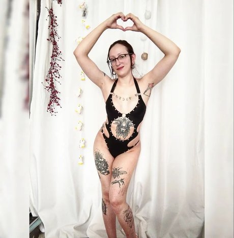 Scatvenger nice actress img