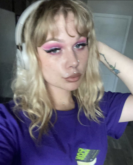 Awnmyneeze xxx pornstar picture