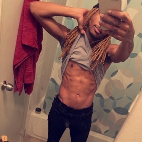 DeLaTyler perfect model picture