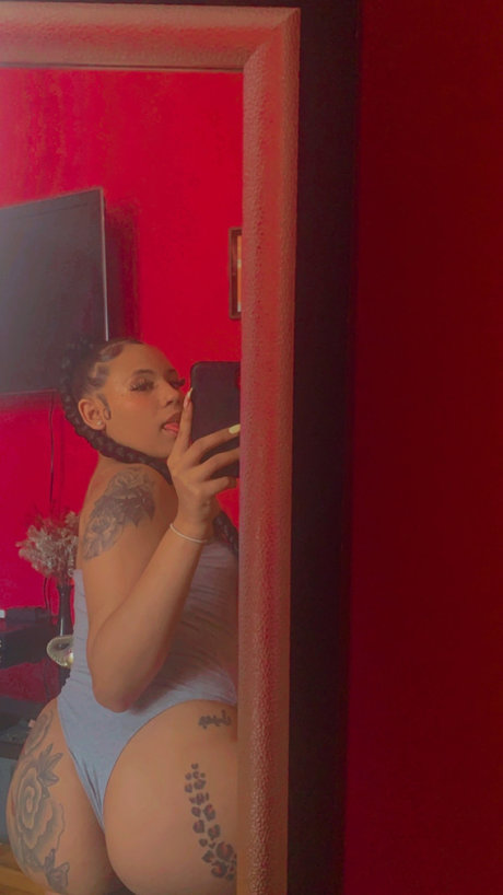 BADDIEBADDIE best model pic