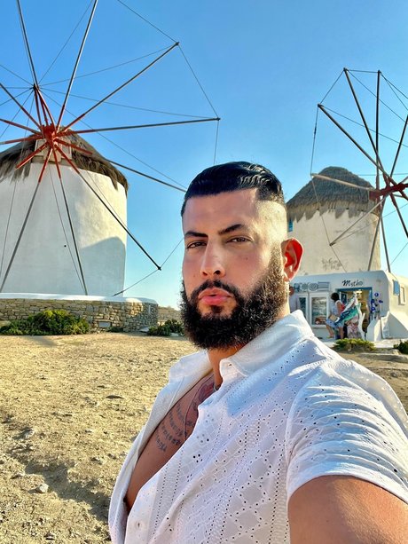 QBNNBQ erotic pornstar picture