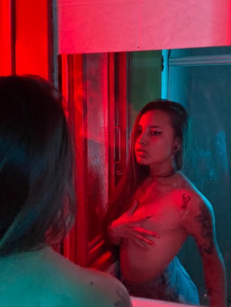 Quendly Guzman model nudes gallery