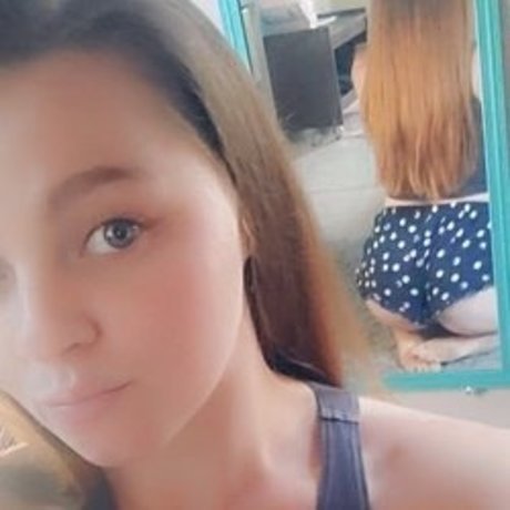 Queen of Kings model best picture