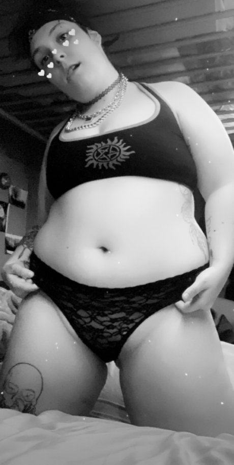 Queen Kriss model naked galleries