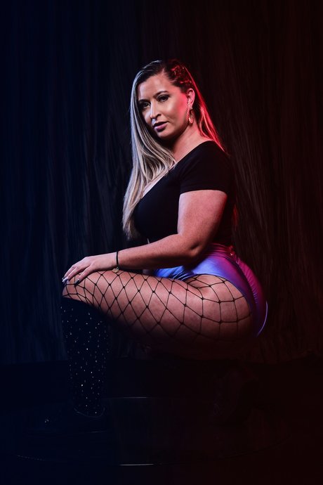 QueenBz pornstar nudes pictures