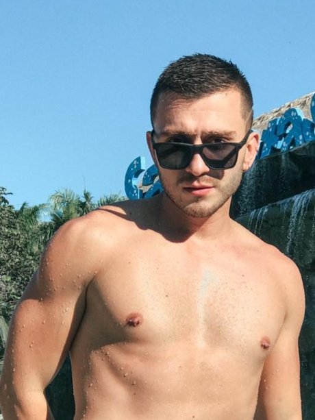 DBG pretty model photo