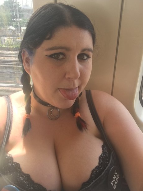 Dark Aurora pretty model picture