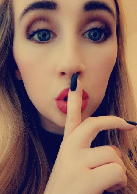 Mistress Darcy Dale naked pornstar picture