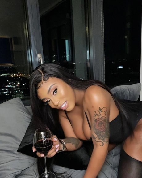 Sexy Michelle pretty star picture