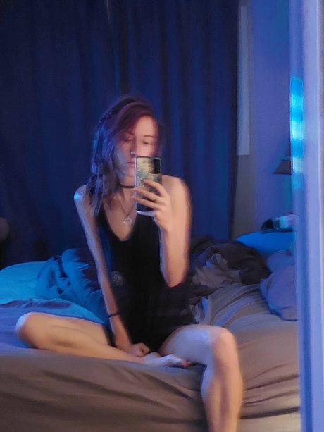 Dominoe naked star image