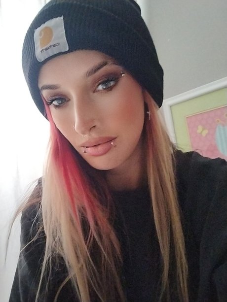 Devina Lynn art pornstar pics