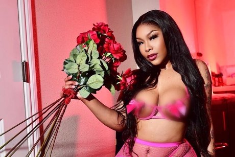 Realfineass nude pornstar photos