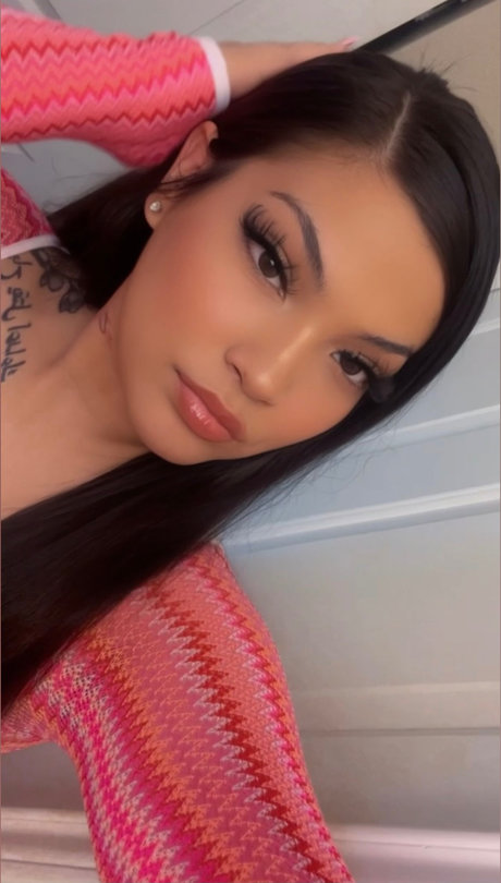 Throat prettiest_ model hd gallery