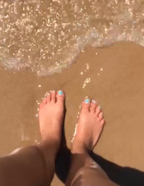 Feet of the earth nudes model picture