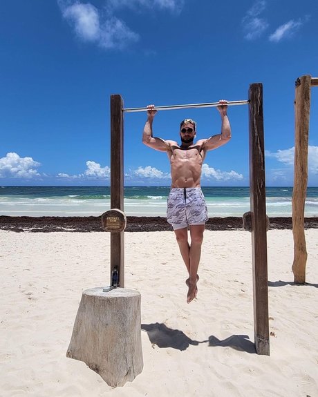 Exhavior erotic pornstar image