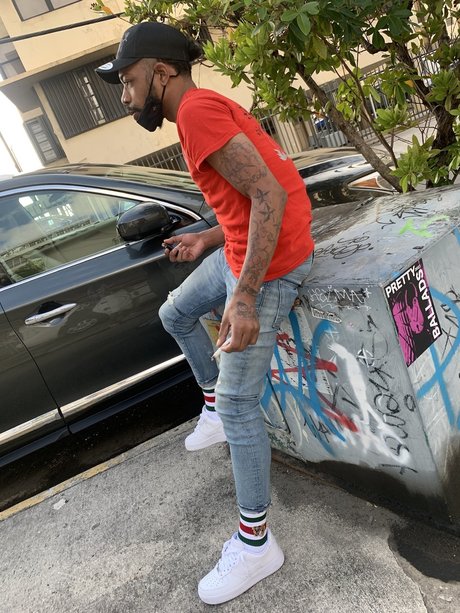 RaySinatraa nude model images