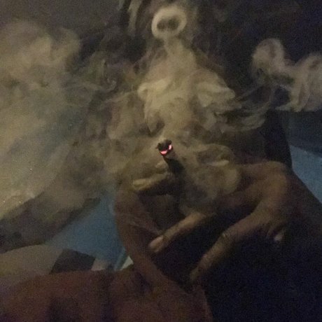 Yawdmon Style naked actress gallery