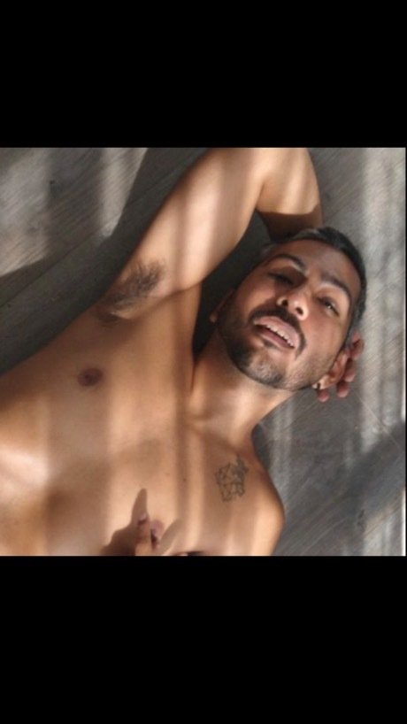 Ojos negros piel canela model galleries