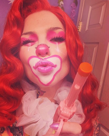 Riannaconda naked actress image